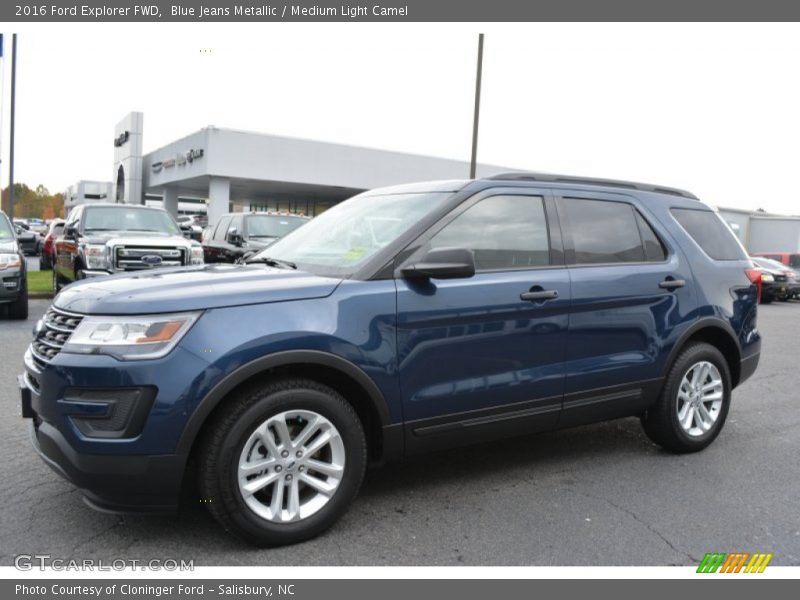 Front 3/4 View of 2016 Explorer FWD