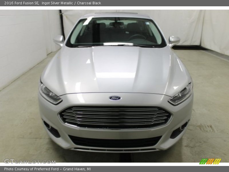 Ingot Silver Metallic / Charcoal Black 2016 Ford Fusion SE