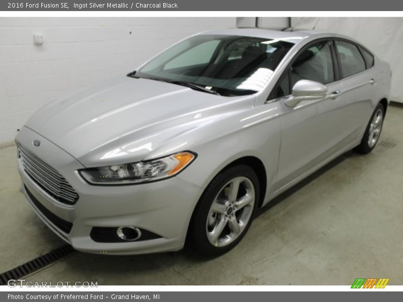 Ingot Silver Metallic / Charcoal Black 2016 Ford Fusion SE