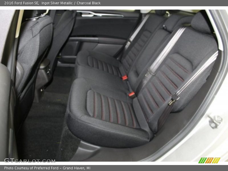 Ingot Silver Metallic / Charcoal Black 2016 Ford Fusion SE
