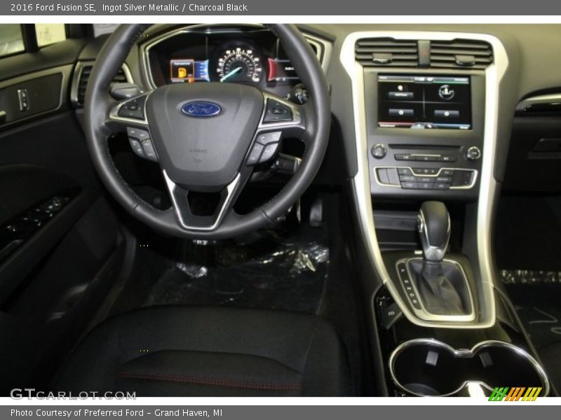 Ingot Silver Metallic / Charcoal Black 2016 Ford Fusion SE