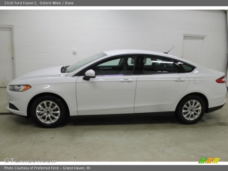 Oxford White / Dune 2016 Ford Fusion S