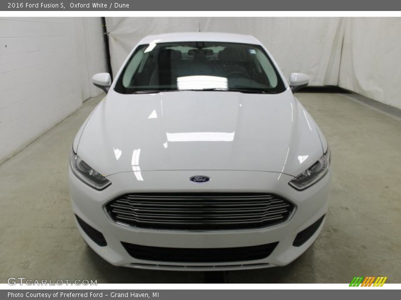 Oxford White / Dune 2016 Ford Fusion S