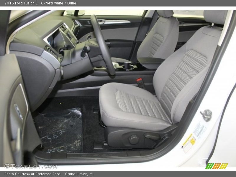 Oxford White / Dune 2016 Ford Fusion S