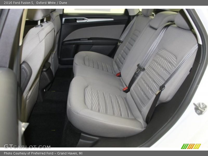 Oxford White / Dune 2016 Ford Fusion S