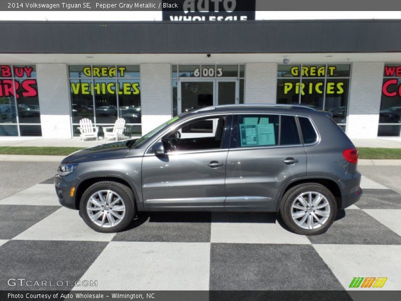 Pepper Gray Metallic / Black 2014 Volkswagen Tiguan SE