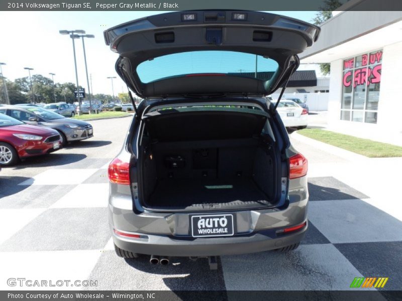 Pepper Gray Metallic / Black 2014 Volkswagen Tiguan SE