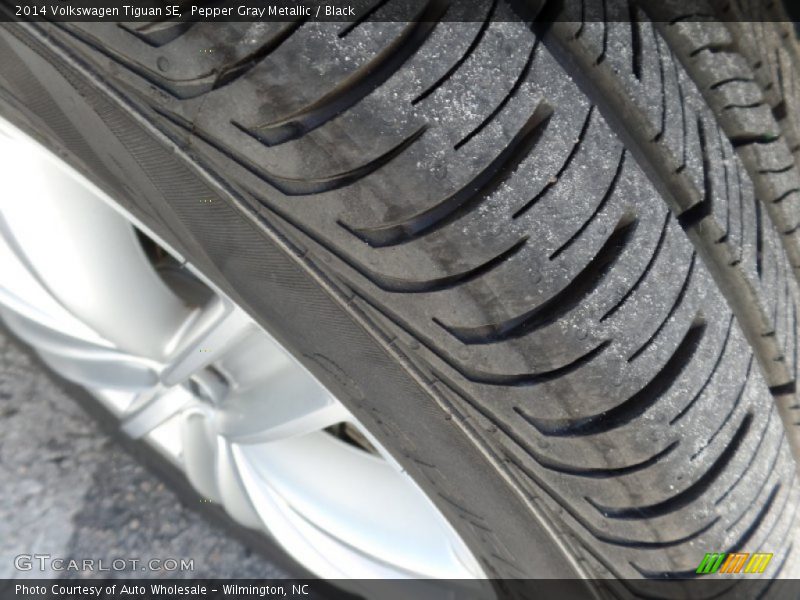 Pepper Gray Metallic / Black 2014 Volkswagen Tiguan SE