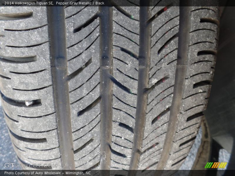 Pepper Gray Metallic / Black 2014 Volkswagen Tiguan SE
