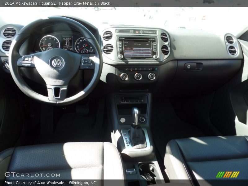 Pepper Gray Metallic / Black 2014 Volkswagen Tiguan SE