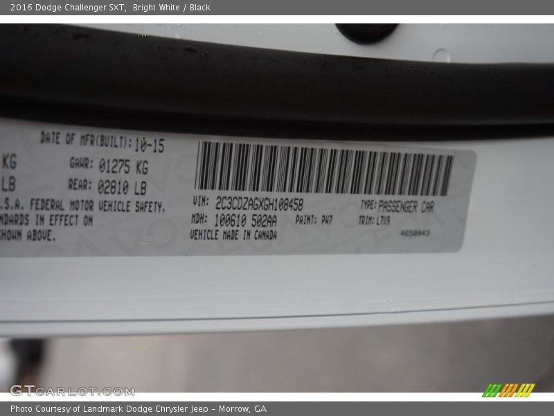 Bright White / Black 2016 Dodge Challenger SXT