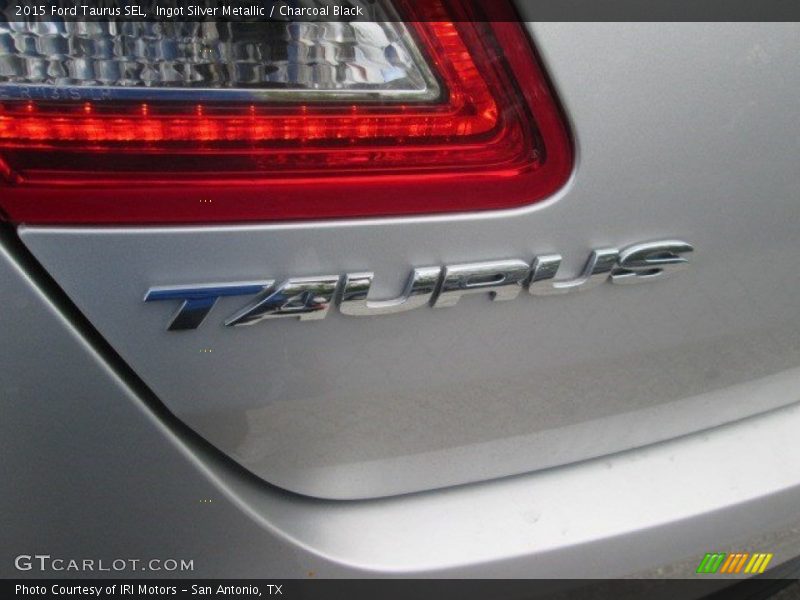 Ingot Silver Metallic / Charcoal Black 2015 Ford Taurus SEL