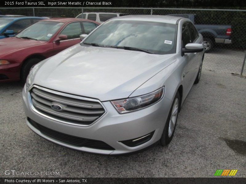 Ingot Silver Metallic / Charcoal Black 2015 Ford Taurus SEL