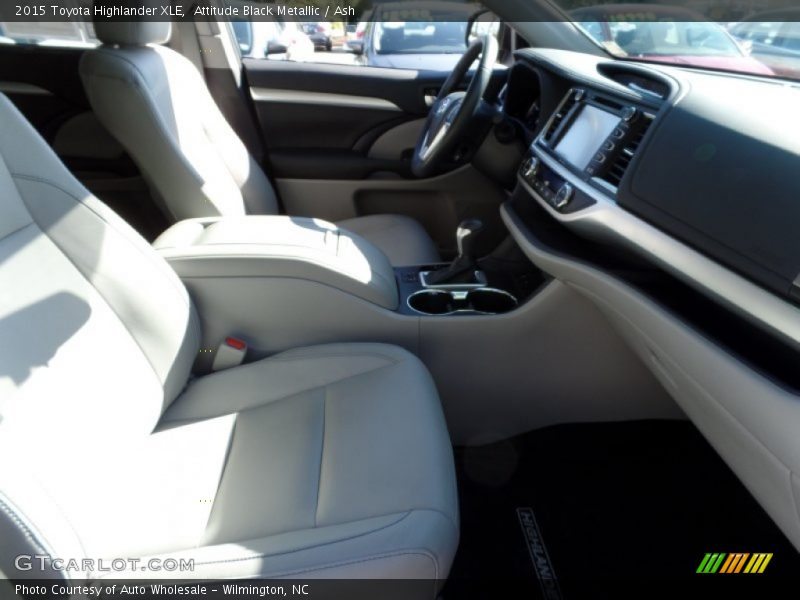 Attitude Black Metallic / Ash 2015 Toyota Highlander XLE