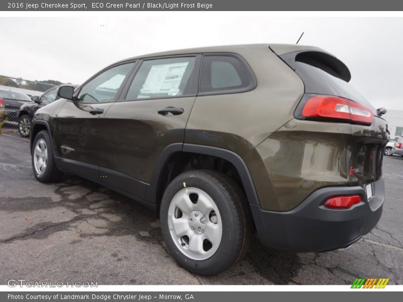 ECO Green Pearl / Black/Light Frost Beige 2016 Jeep Cherokee Sport