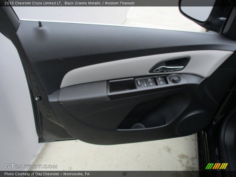 Black Granite Metallic / Medium Titanium 2016 Chevrolet Cruze Limited LT