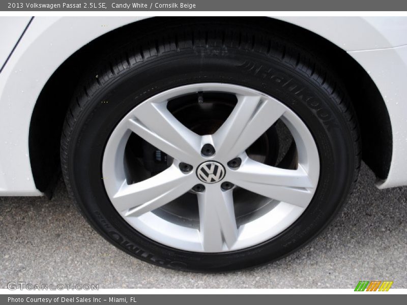 Candy White / Cornsilk Beige 2013 Volkswagen Passat 2.5L SE