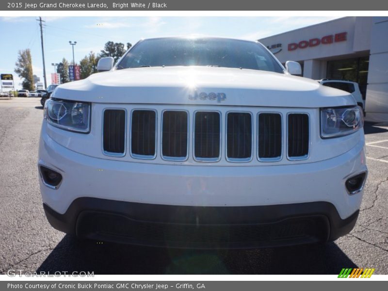 Bright White / Black 2015 Jeep Grand Cherokee Laredo