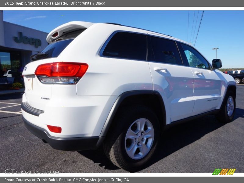 Bright White / Black 2015 Jeep Grand Cherokee Laredo