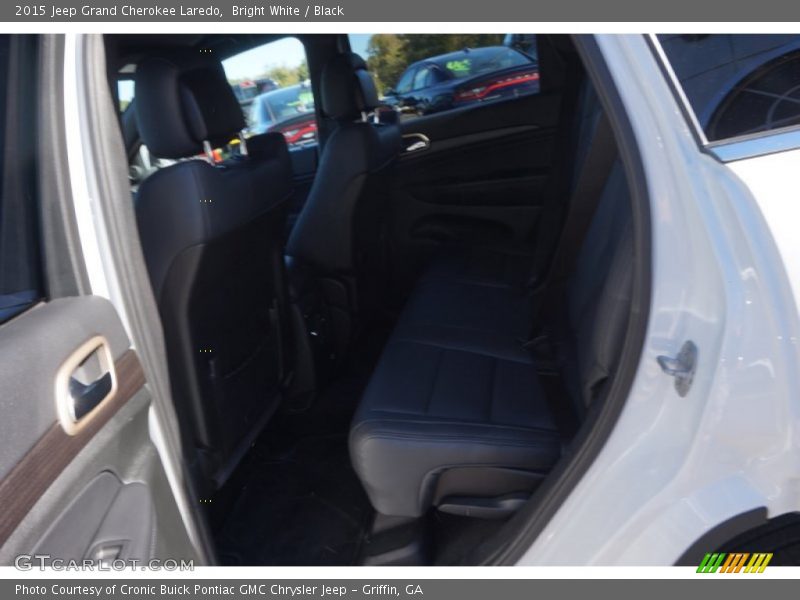 Bright White / Black 2015 Jeep Grand Cherokee Laredo