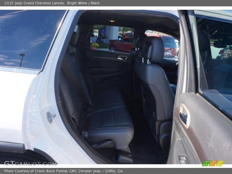 Bright White / Black 2015 Jeep Grand Cherokee Laredo