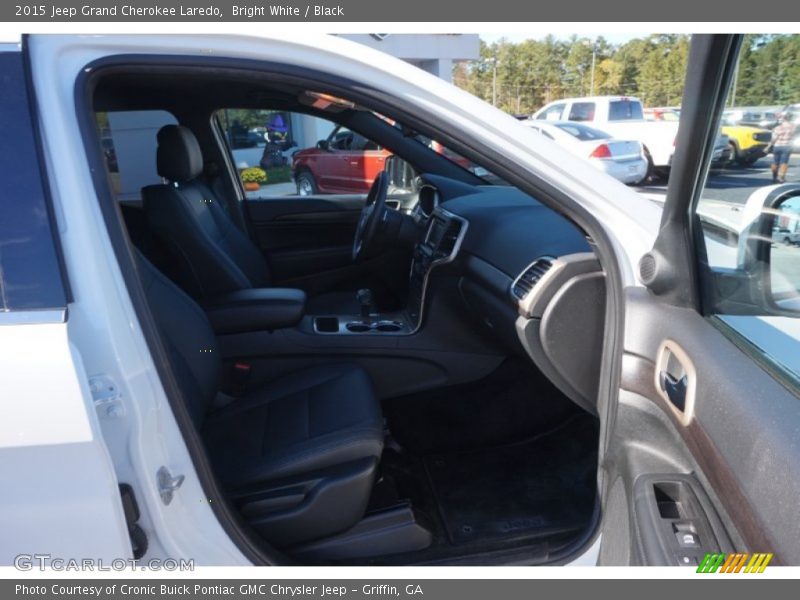 Bright White / Black 2015 Jeep Grand Cherokee Laredo