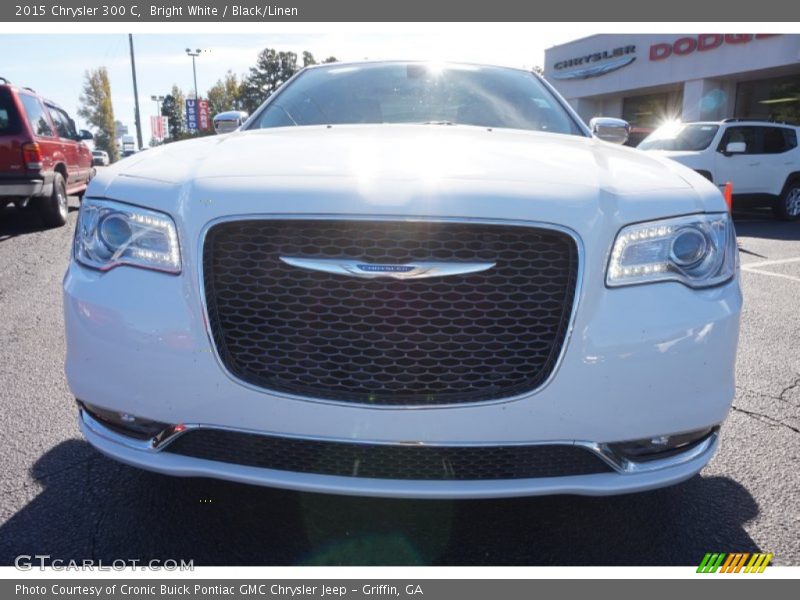 Bright White / Black/Linen 2015 Chrysler 300 C