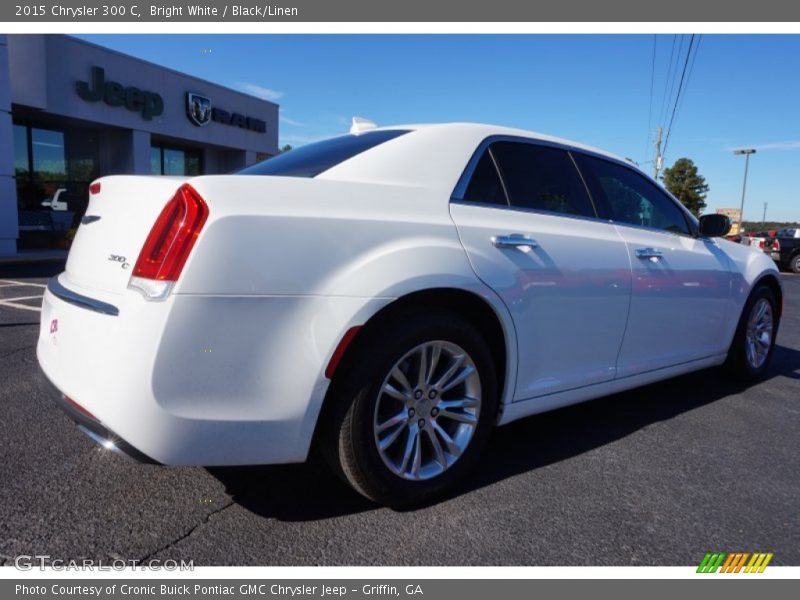 Bright White / Black/Linen 2015 Chrysler 300 C