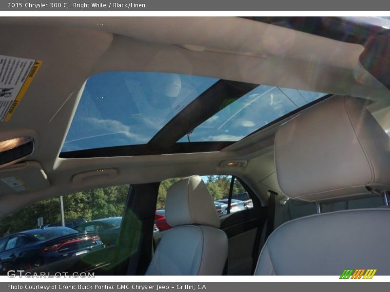 Bright White / Black/Linen 2015 Chrysler 300 C