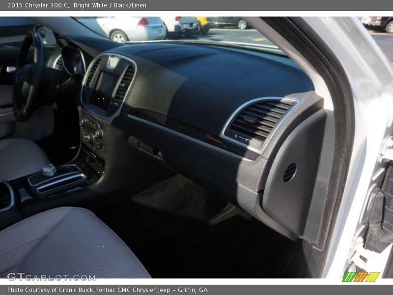 Bright White / Black/Linen 2015 Chrysler 300 C