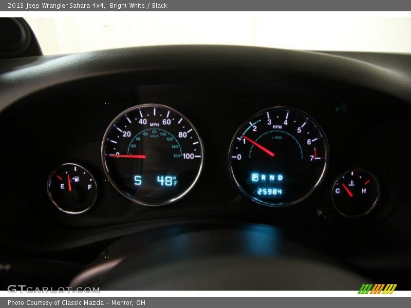 Bright White / Black 2013 Jeep Wrangler Sahara 4x4