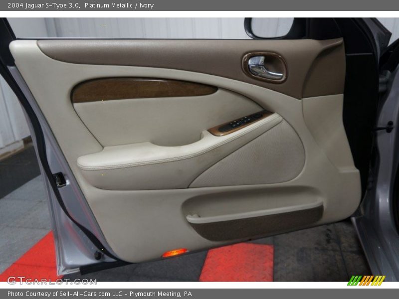 Platinum Metallic / Ivory 2004 Jaguar S-Type 3.0