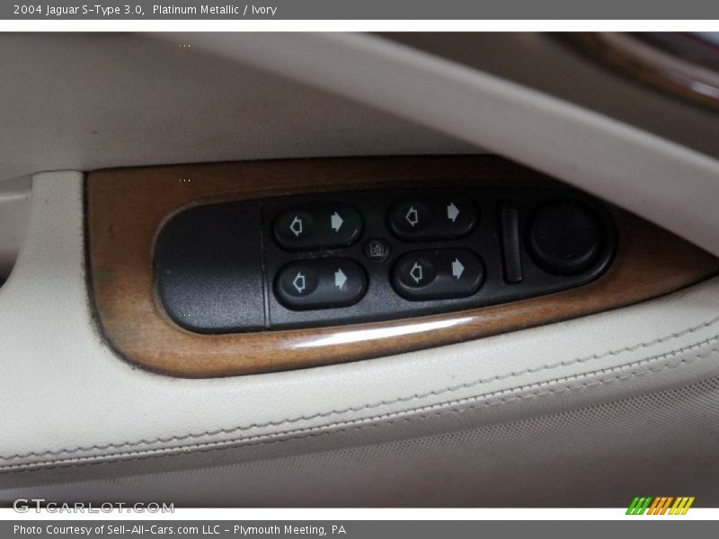 Platinum Metallic / Ivory 2004 Jaguar S-Type 3.0