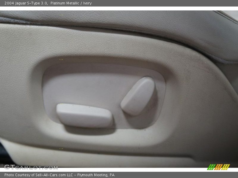 Platinum Metallic / Ivory 2004 Jaguar S-Type 3.0