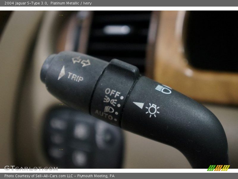 Platinum Metallic / Ivory 2004 Jaguar S-Type 3.0