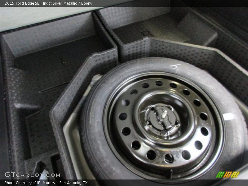 Ingot Silver Metallic / Ebony 2015 Ford Edge SE