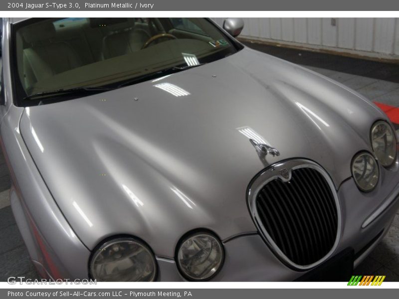 Platinum Metallic / Ivory 2004 Jaguar S-Type 3.0