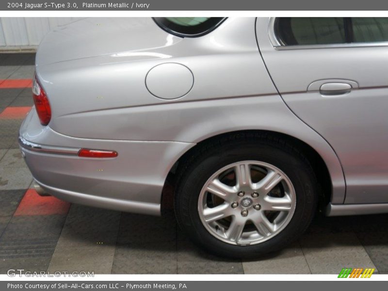 Platinum Metallic / Ivory 2004 Jaguar S-Type 3.0