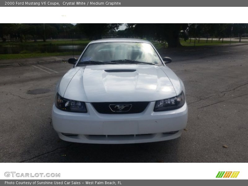 Crystal White / Medium Graphite 2000 Ford Mustang V6 Coupe