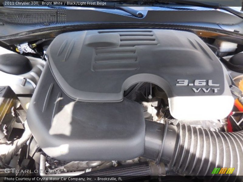 Bright White / Black/Light Frost Beige 2011 Chrysler 300