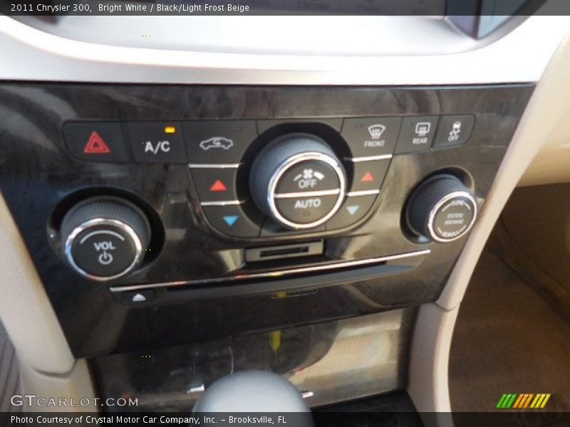 Bright White / Black/Light Frost Beige 2011 Chrysler 300