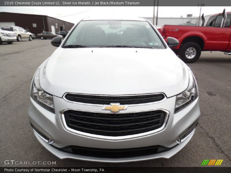 Silver Ice Metallic / Jet Black/Medium Titanium 2016 Chevrolet Cruze Limited LS