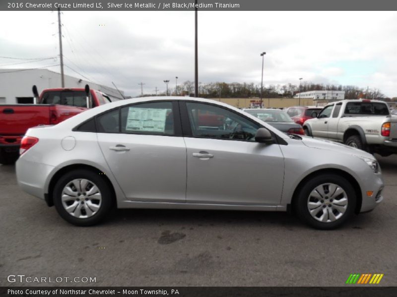 Silver Ice Metallic / Jet Black/Medium Titanium 2016 Chevrolet Cruze Limited LS