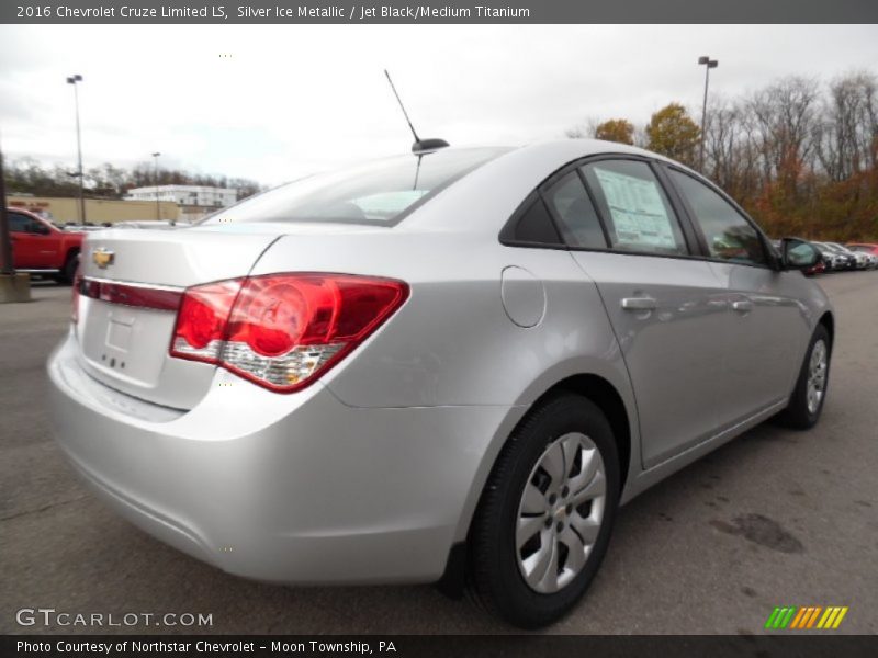 Silver Ice Metallic / Jet Black/Medium Titanium 2016 Chevrolet Cruze Limited LS