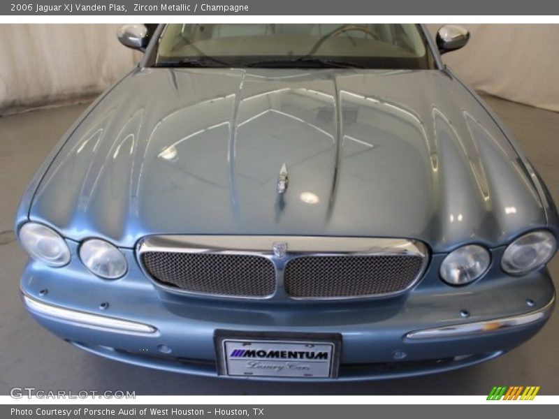 Zircon Metallic / Champagne 2006 Jaguar XJ Vanden Plas