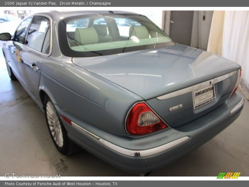 Zircon Metallic / Champagne 2006 Jaguar XJ Vanden Plas