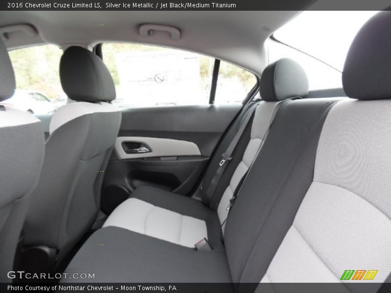 Silver Ice Metallic / Jet Black/Medium Titanium 2016 Chevrolet Cruze Limited LS
