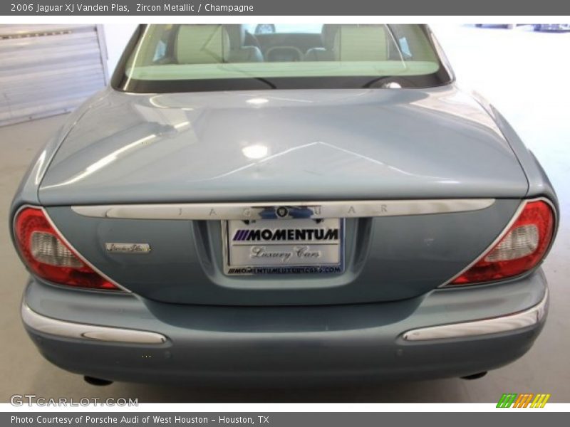 Zircon Metallic / Champagne 2006 Jaguar XJ Vanden Plas