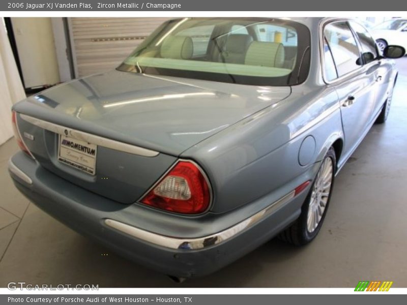 Zircon Metallic / Champagne 2006 Jaguar XJ Vanden Plas