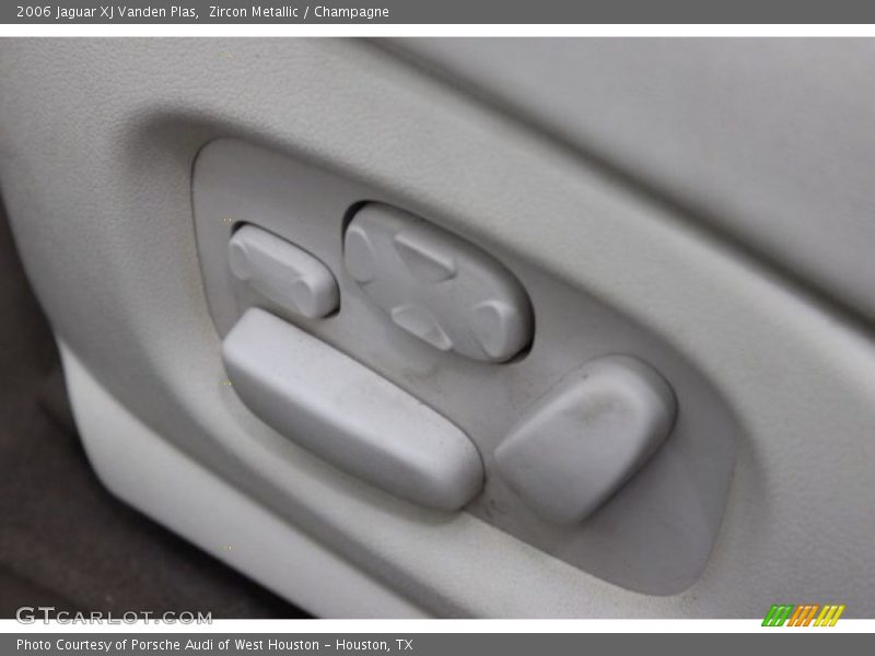 Zircon Metallic / Champagne 2006 Jaguar XJ Vanden Plas